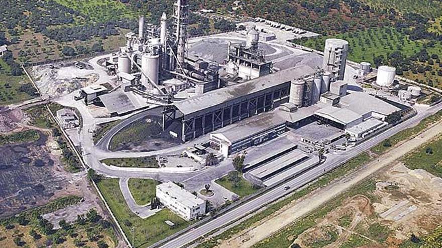 Cemex, una planta que iba a ser el embrión de un complejo industrial