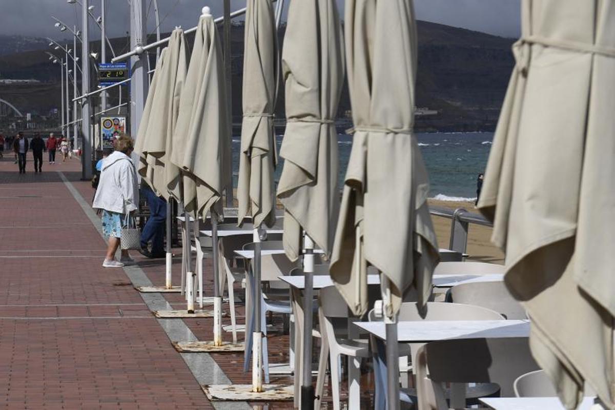 12-06-19 LAS PALMAS DE GRAN CANARIA. PLAYA DE LAS CANTERAS. LAS PALMAS DE GRAN CANARIA. METEOROLOGIA. Playa de Las Canteras. Fotos: Juan Castro. | 12/06/2019 | Fotógrafo: Juan Carlos Castro 12-06-19 LAS PALMAS DE GRAN CANARIA. PLAYA DE LAS CANTERAS. LAS PALMAS DE GRAN CANARIA. METEOROLOGIA. Playa de Las Canteras. Fotos: Juan Castro. | 12/06/2019 | Fotógrafo: Juan Carlos Castro