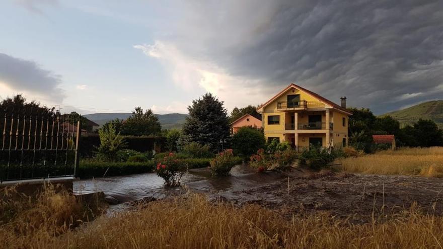 Tormentas en Ourense | Ourense amanece entre el sobresalto y el barro