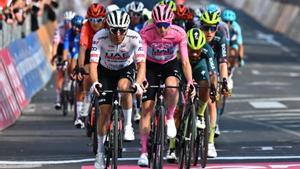 Pogacar sigue controlando el Giro