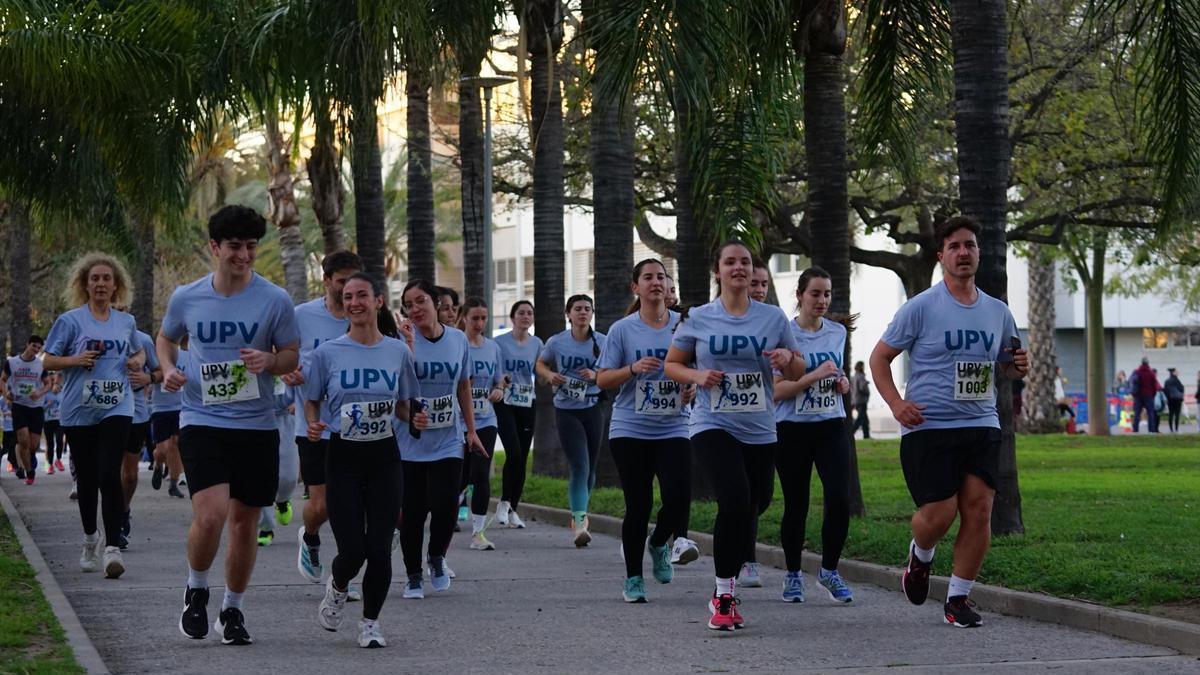 El Área de Deportes se ha consolidado como un servicio clave que ofrece una amplia programación de actividades, competiciones y servicios adaptados a las necesidades del estudiantado.