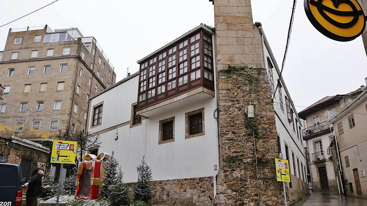 Edificio al que se trasladará el Centro de Servizos Sociais Princesa, en el n.º 3 de Méndez Núñez. |   // A. VILLAR