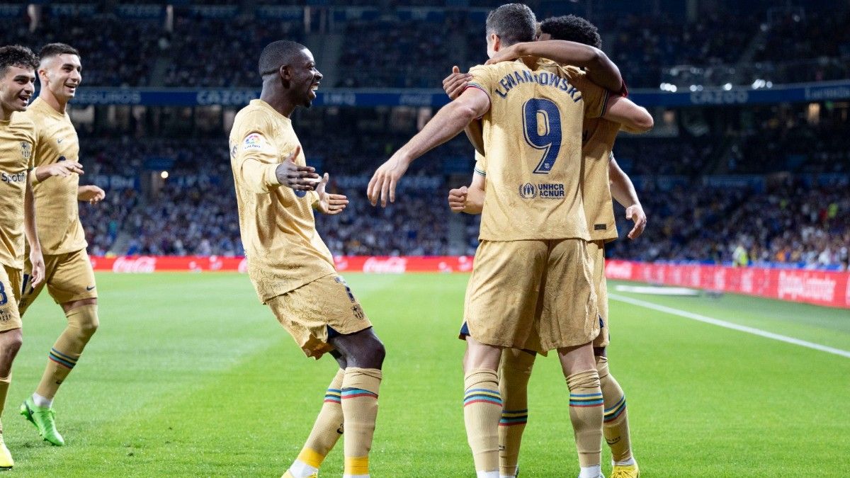 Los jugadores del Barça celebran el gol de Lewandowski