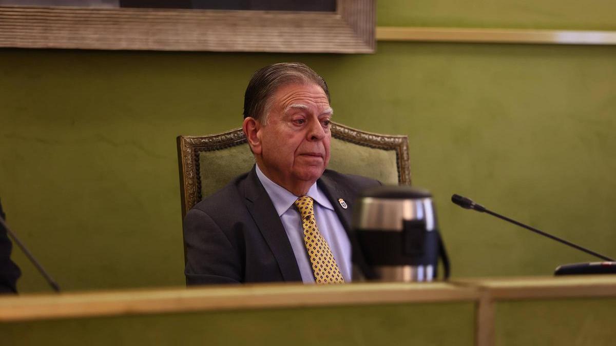 Alfredo Canteli, durante el pleno municipal de este martes.