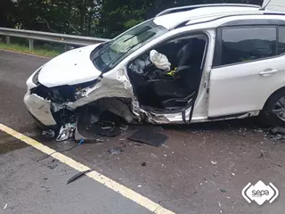Dos heridos tras una colisión frontal entre dos turismos en Muros del Nalón