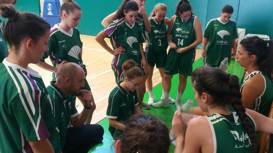 El Unicaja femenino logra su tercer triunfo consecutivo ante el Virgen del Carmen