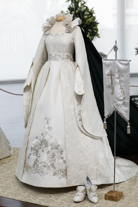 Detalles del vestido de la Reina del Encuentro, María Silla