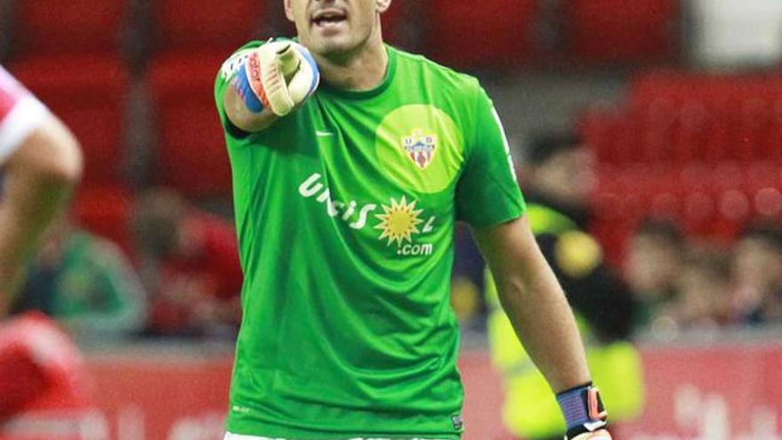 Esteban, en un partido del Almería esta temporada.