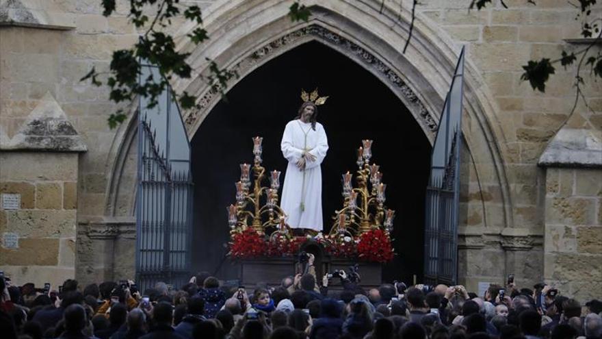 La Bondad de La Fuensanta desafía a la lluvia en su primera salida procesional