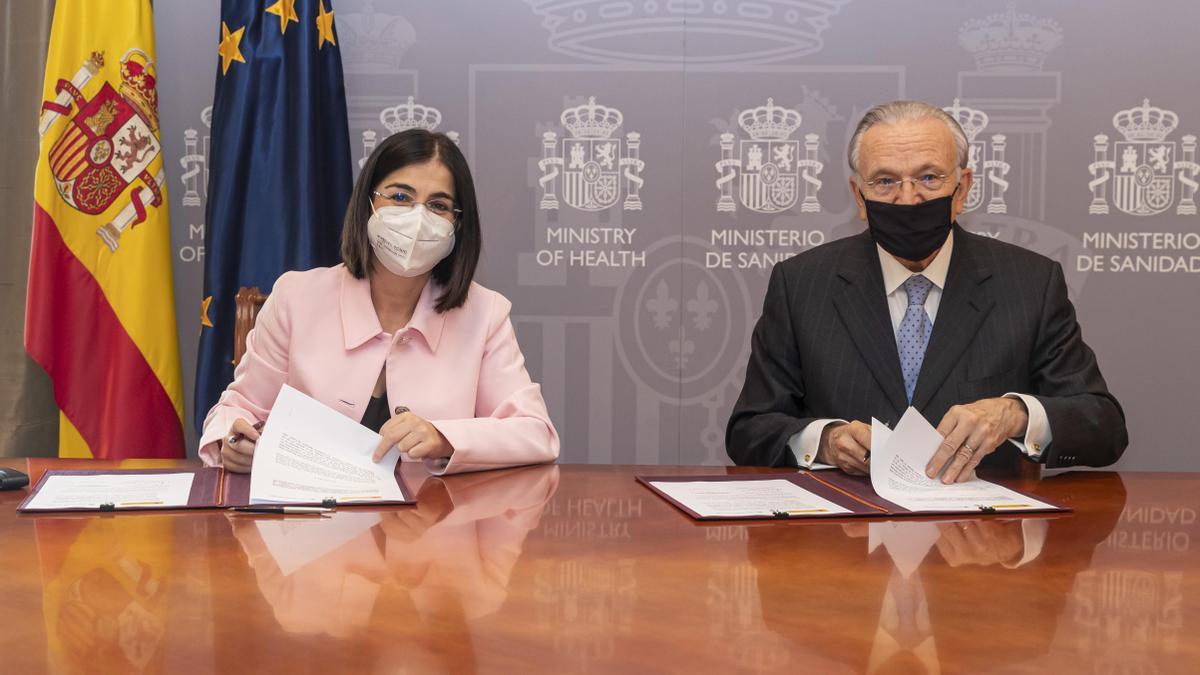 La ministra Carolina Darias e Isidro Fainé, de la Fundación ‘la Caixa’.