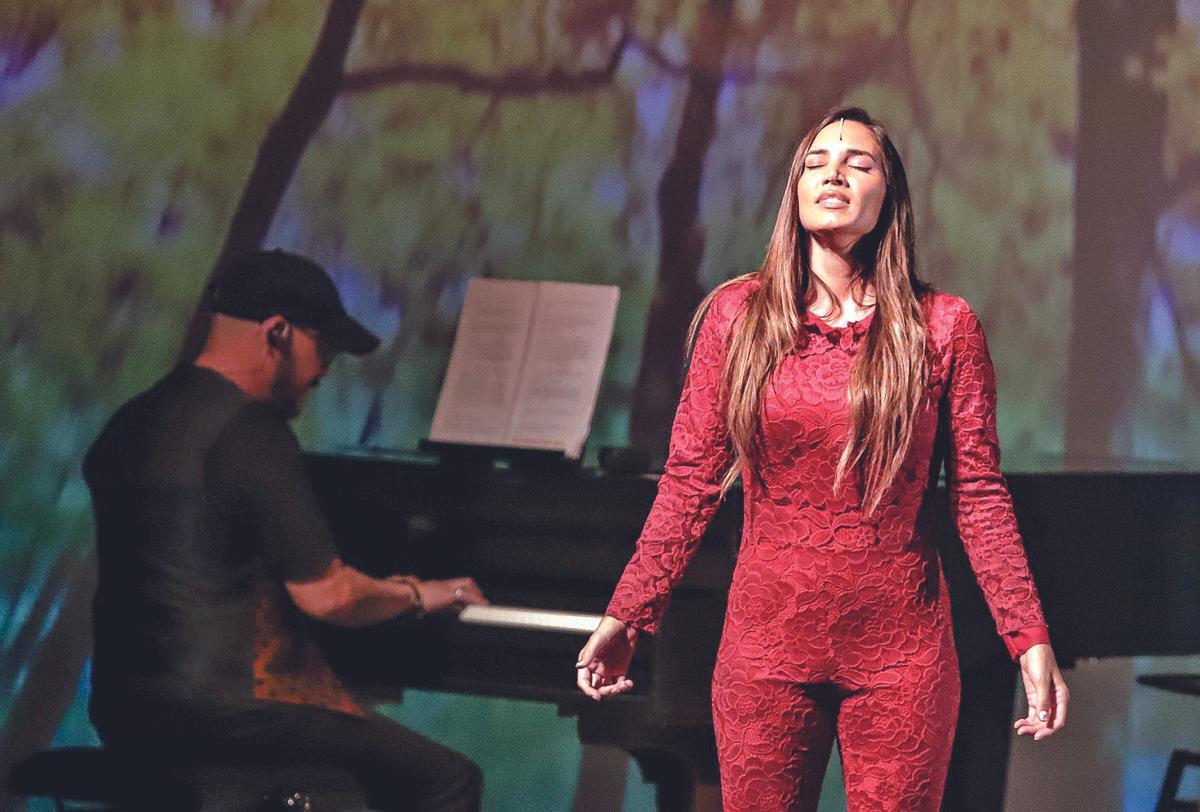 India Martínez, durante la representación del espectáculo 'Lorca por Saura', en 2023 en el Gran Teatro.