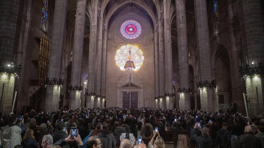 Fest des Lichtes auf Mallorca: So war die &quot;magische Acht&quot; am Freitag in der Kathedrale von Palma zu sehen