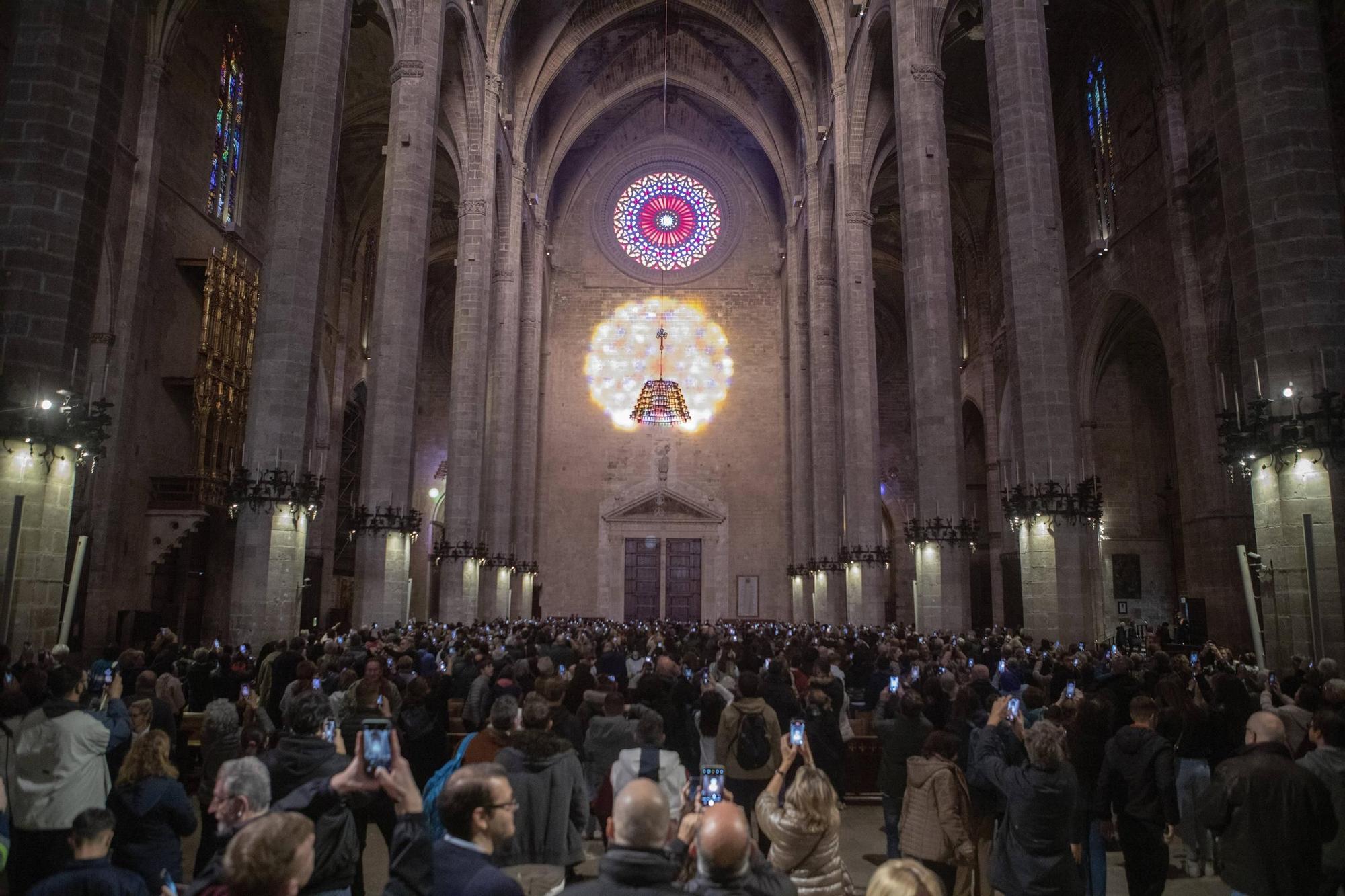 Fest des Lichtes auf Mallorca: So war die magische Acht am Freitag in der Kathedrale von Palma zu sehen