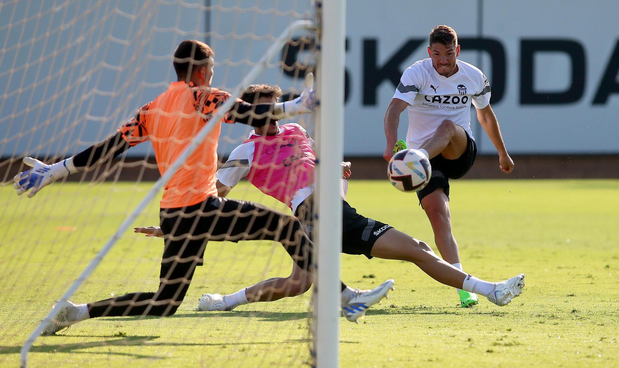 La anécdota de los brazaletes de capitán en el último entrenamiento del Valencia CF