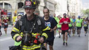 Marc Alcalá y Marta Galimany ganan la Cursa de Bombers de Barcelona.