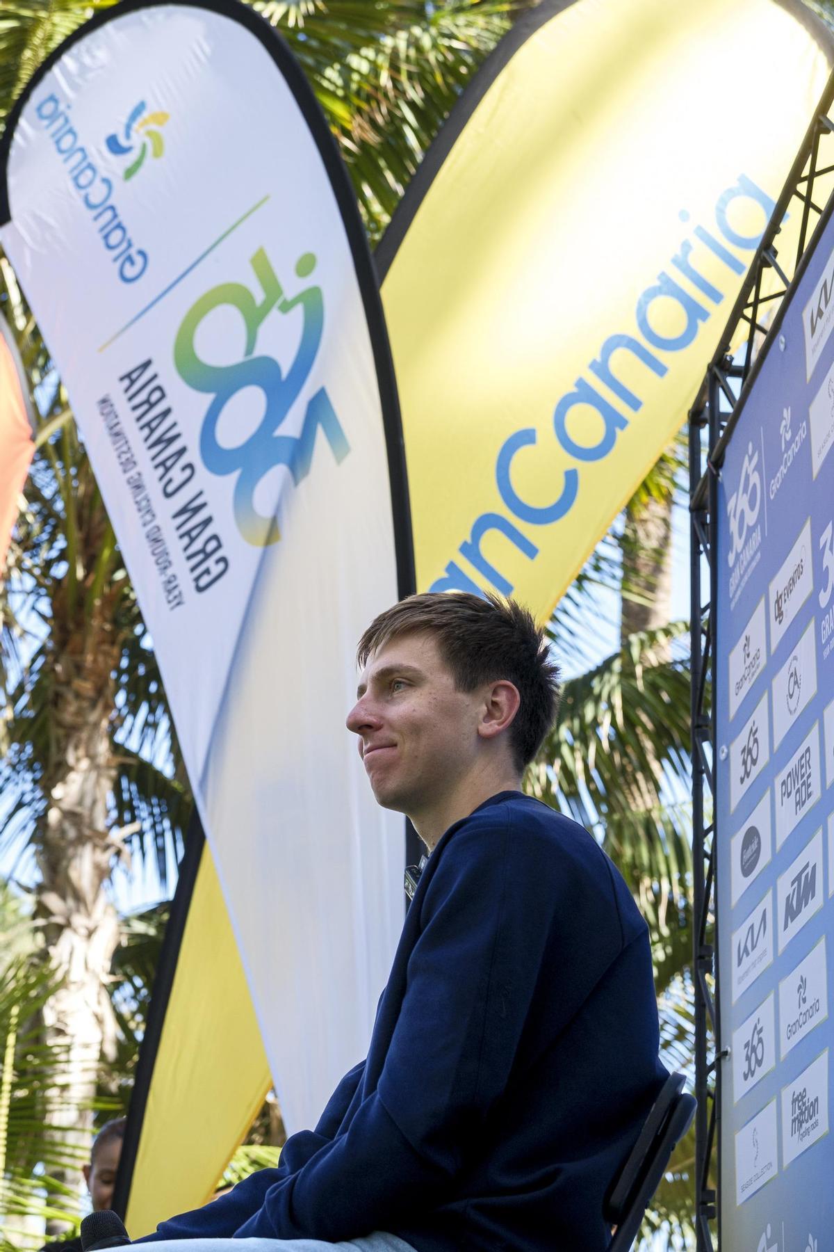 Tadej Pogacar durante la rueda de prensa.