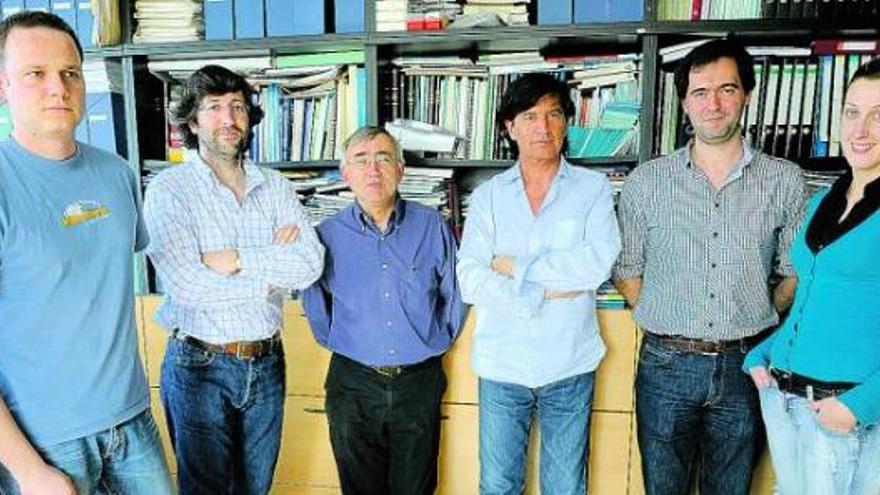 Gonzalo Ordóñez, Xosé Suárez, Elías Campo (hematólogo del Clinic de Barcelona), López Otín, Víctor Quesada y Diana Puente, parte del equipo.