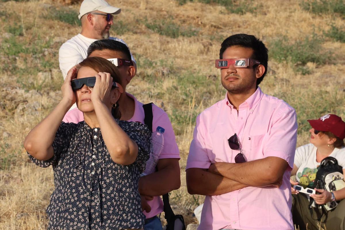 El eclipse solar deja imágenes únicas desde el enclave arqueológico de Ategua en Córdoba El eclipse solar deja imágenes únicas desde el enclave arqueológico de Ategua en Córdoba