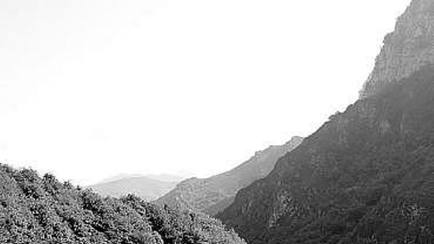 El pantano de Tanes, al que siguen vertiendo nueve pueblos casinos.