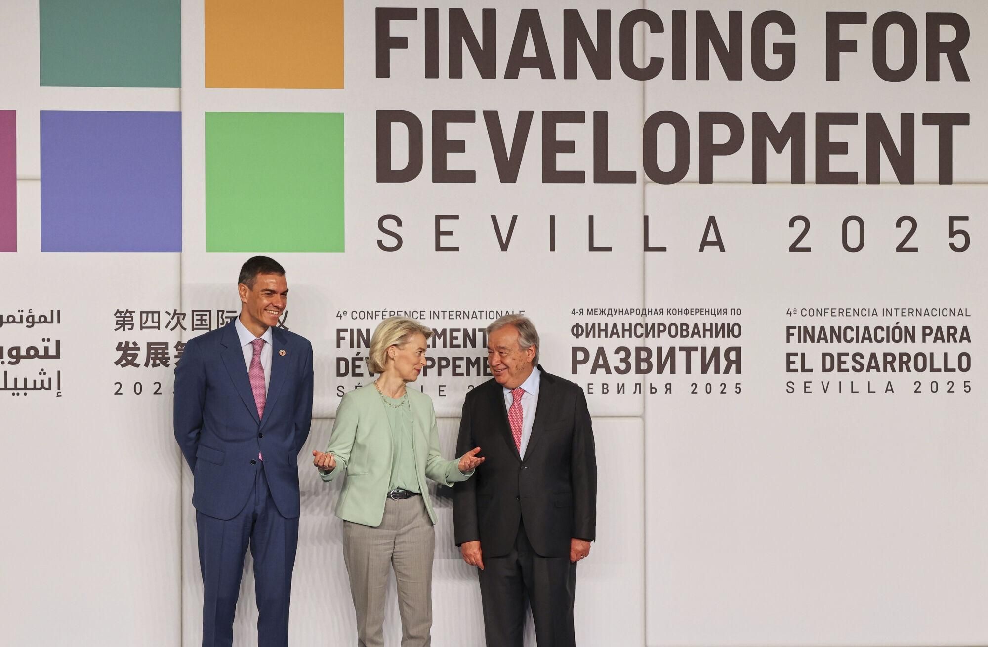 Spain's Prime Minister Pedro Sanchez, left, European Commission President Ursula von der Leyen, center, and Antonio Guterres, Secretary-General of the United Nations, pose for a photo ahead of the four-day Financing for Development meeting in the southern city of Seville, Spain, Monday, June 30, 2025. (AP Photo/Jose Angel Garcia)