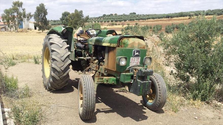 Fallece un hombre en Berlanga al volcar el tractor que conducía