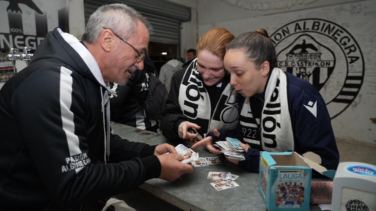Albinegros, con cromos de la temporada pasada.