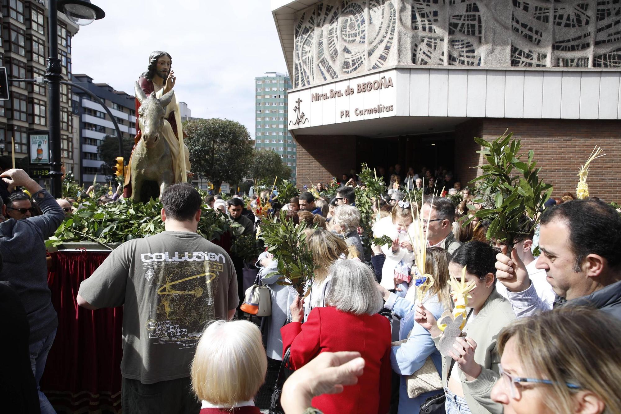 EN IMÁGENES: Gijón procesiona para celebrar el Domingo de Ramos