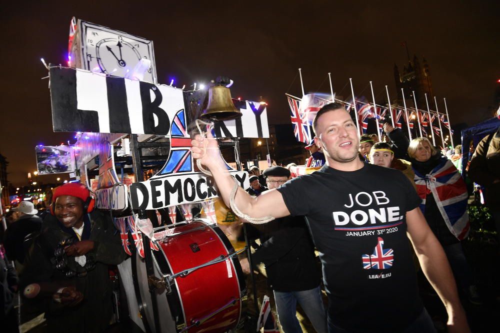 Partidarios del Brexit celebran la salida del Reino Unido de la UE.