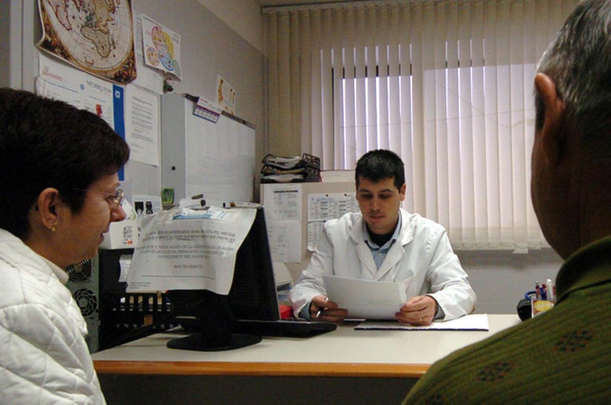 Un matrimoni, a la consulta del CAP de Seròs, el 2006.