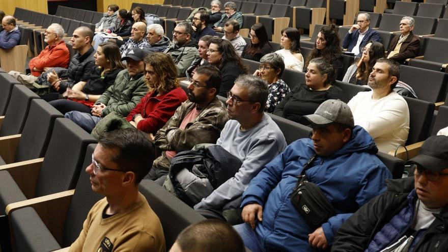 Miembros de asociaciones de pacientes de salud mental, ayer, en el Cunqueiro.