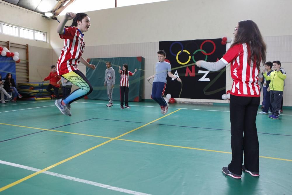 Visita de jugadores del Sporting al Colegio Miguel de Cervantes