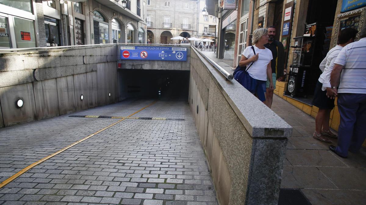 Acceso al parking del Parche.