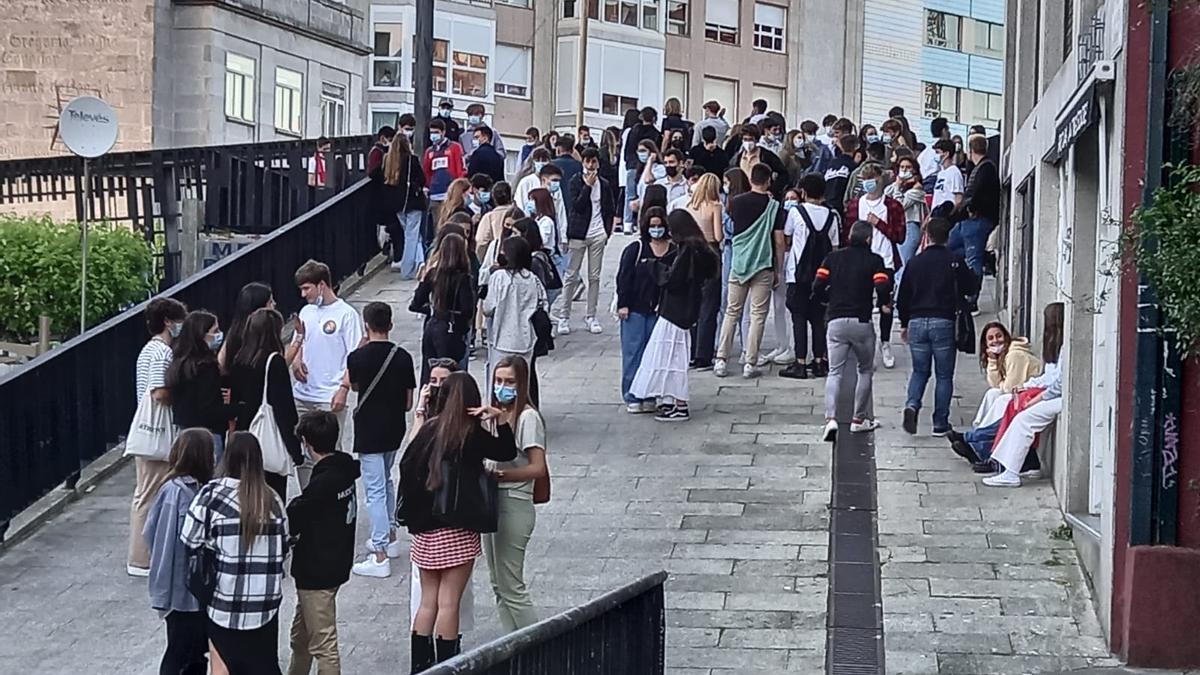 Aglomeraciones en el Casco Vello en la primera jornada sin toque de queda