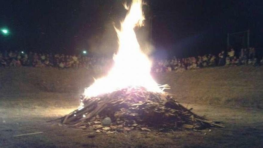 Imagen del &quot;lumeiro&quot; celebrado el año pasado en Figueiroa.