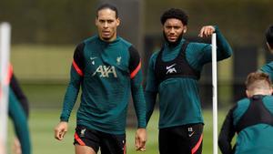 Virgil van Dijk y Joe Gomez, en el entrenamiento del Liverpool de este miércoles.