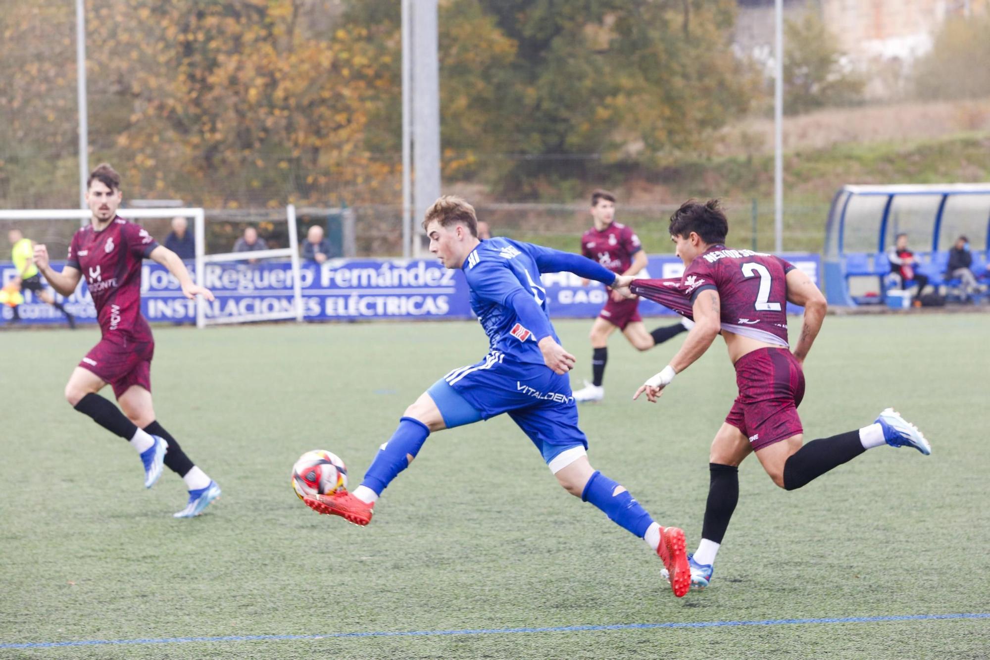 Las imágenes de la victoria del Avilés en el campo del Covadonga: segunda consecutiva de los blanquiazules