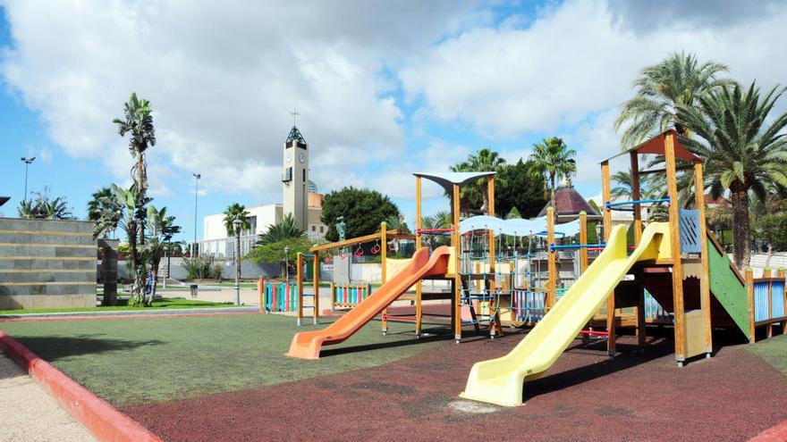 Parque infantil en la plaza de San Fernando de Maspalomas.