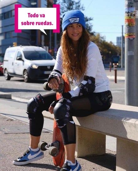 Shakira con su monopatín