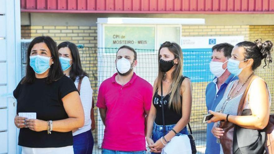 Marta Giráldez, en primer término, junto a sus compañeros de gobierno.