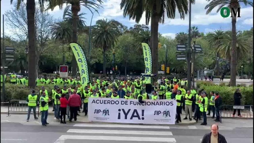 Protesta de la Policía Local ante el Ayuntamiento de Málaga