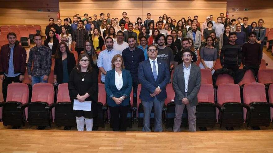 El rector, Julio Abalde, recibe a los estudiantes Erasmus de la Universidade da Coruña.