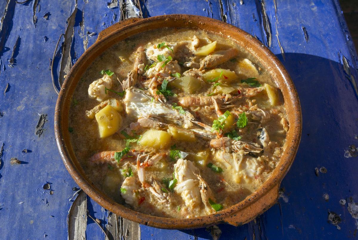 Guiso de pescado tradicional catalán ("Suquet De Peix")
