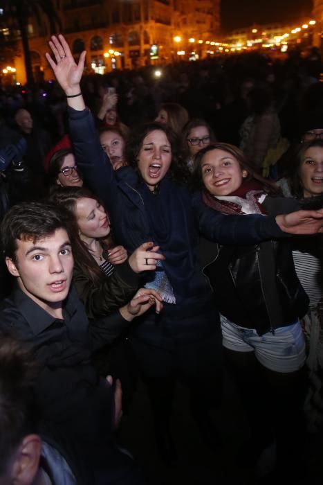 Miles de personas recibieron el año frente al consistorio