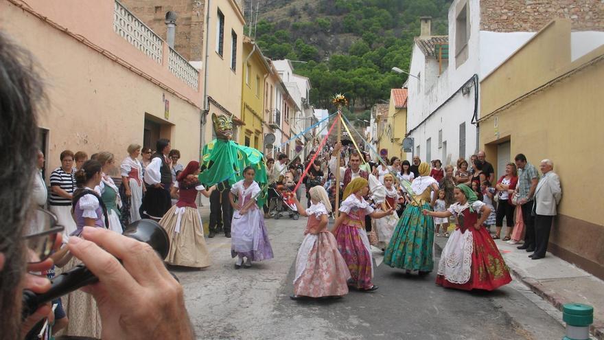 Música y disfraces centran el programa de fiestas de Tavernes de la Valldigna