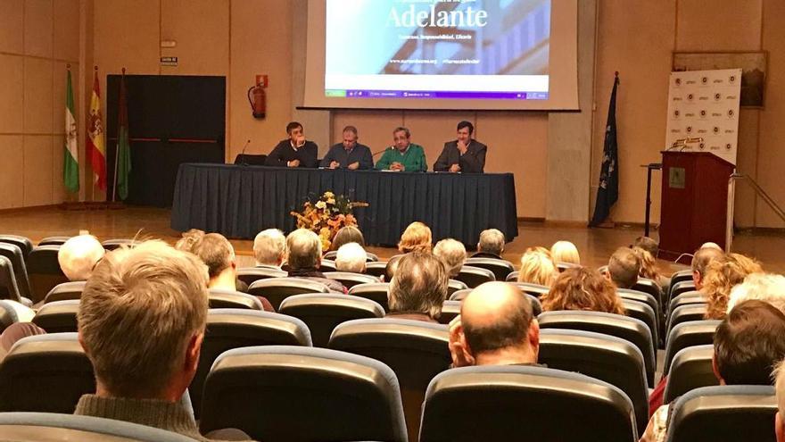 El actual rector, José Ángel Narváez, es el único candidato que se ha presentado al proceso electoral. En la imagen, durante un acto de su campaña este lunes.