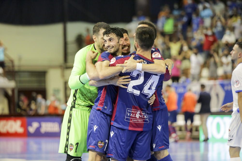 Levante - Valdepeñas: Las mejores fotos del duelo