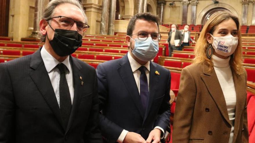 D’esquerra a dreta, Jaume Giró, Pere Aragonès i Jèssica Albiach, ahir al Parlament, després de l’aprovació dels pressupostos