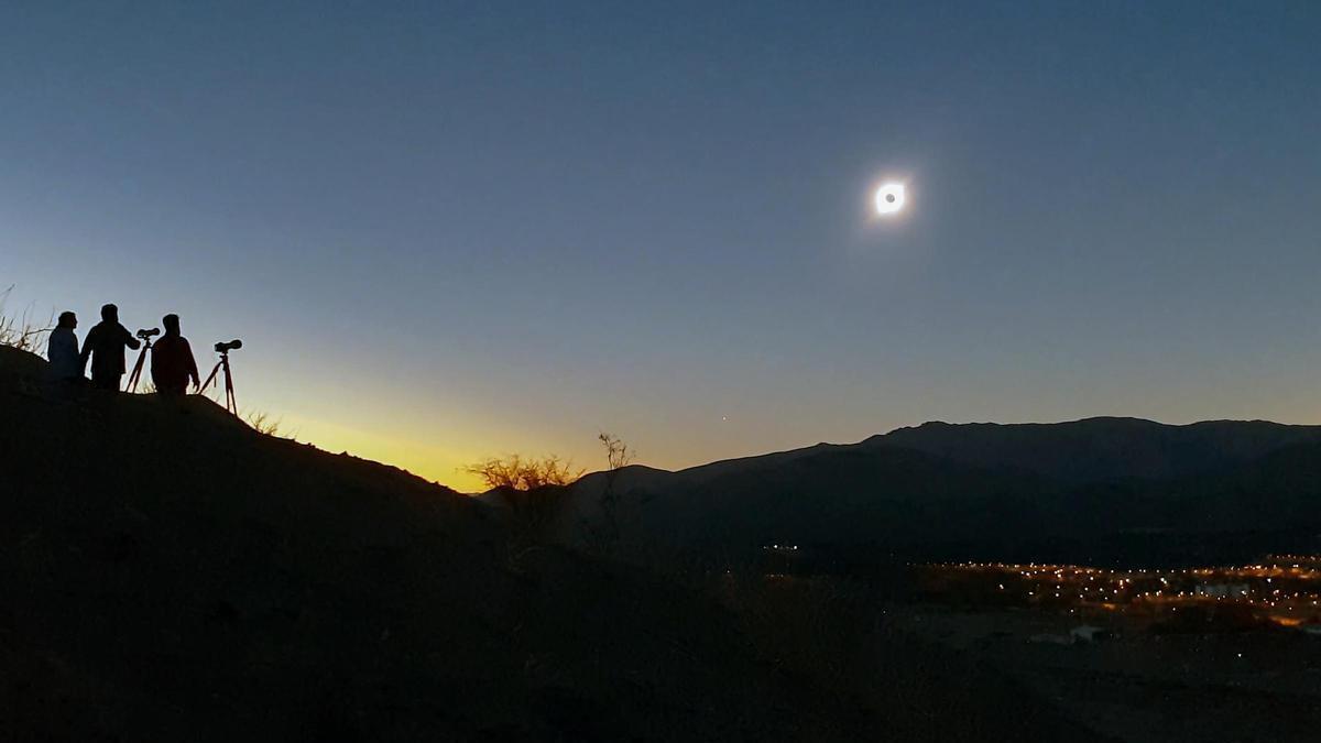 Imagen tomada por Óscar Blanco en Chile durante un eclipse solar