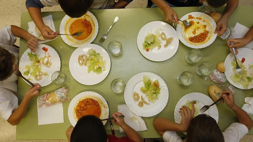 El Ayuntamiento habilita a partir del lunes puntos de recogida de comida en 61 centros escolares