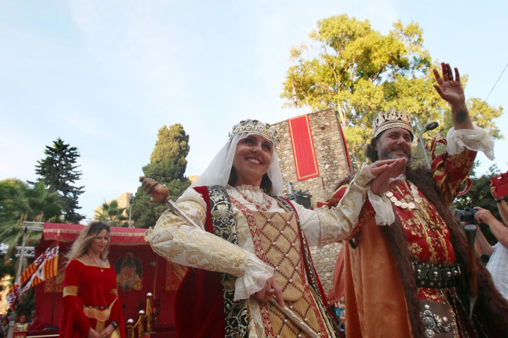 La cabalgata histórica ha puesto fin a la semana grande de la ciudad con la recreación de la toma de Málaga por los Reyes Católicos en 1487, un acontecimiento que motiva los festejos de agosto